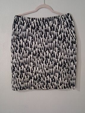 New York & Company Black and White Printed Pencil Skirt